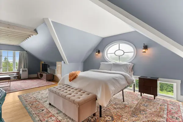 Bedroom master wide