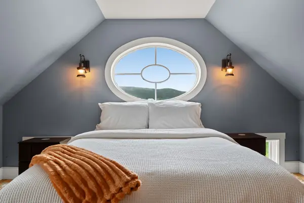 Bedroom master throw detail