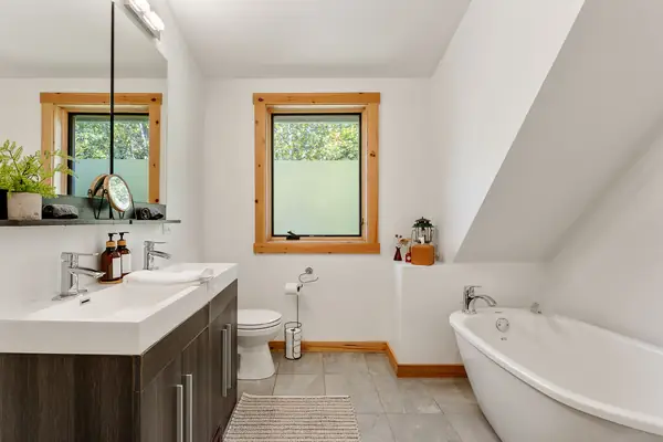 Bathroom tub and vanity